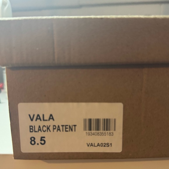 Steve Madden Black Patent Heels - Picture 3 of 3